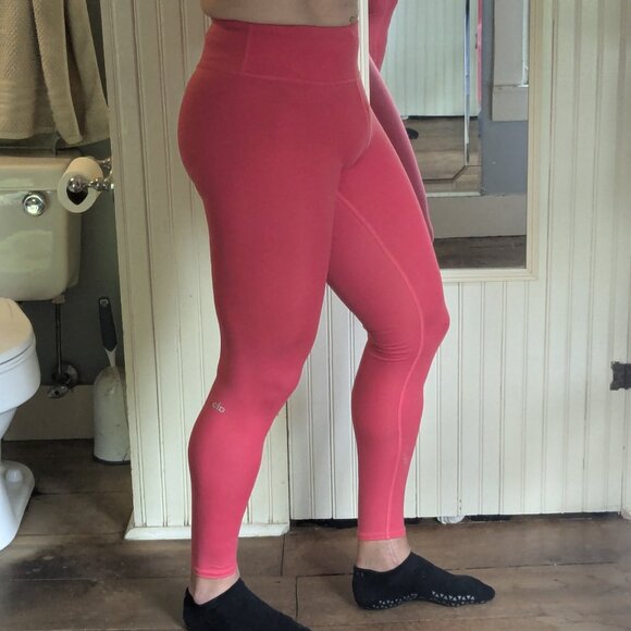 Alo Airbrush - reddish pink Size Small - Picture 2 of 12